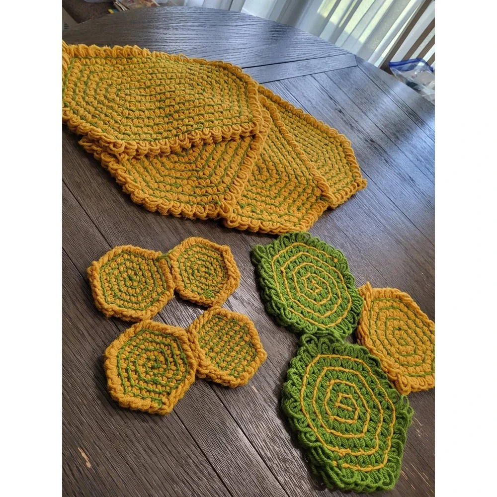 Vintage 70s Handmade Style Crochet Thick Daisy Green&Yellow Placemats 10x16
